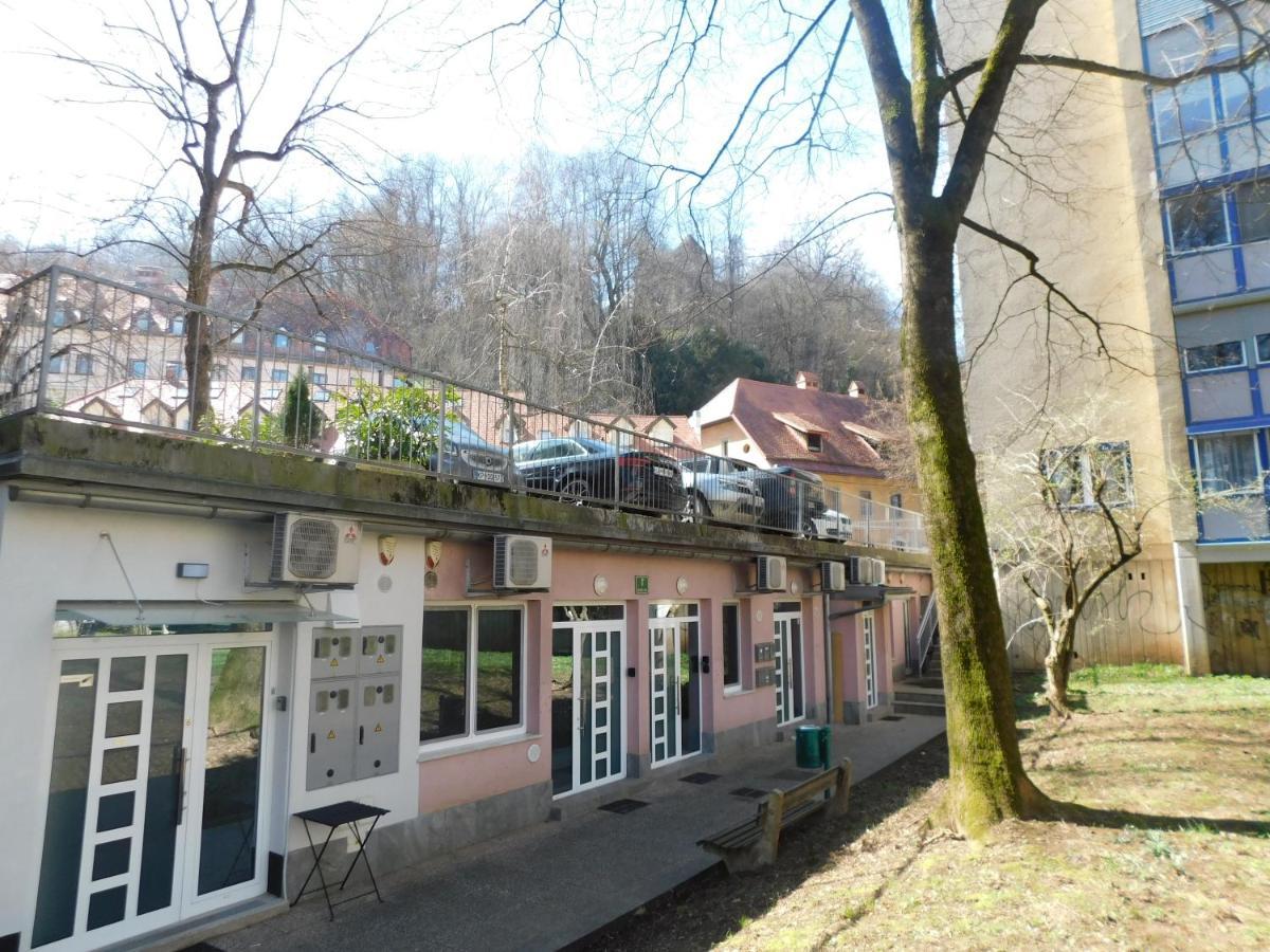 Modern Center Studio Under The Castle V Appartement Ljubljana Buitenkant foto